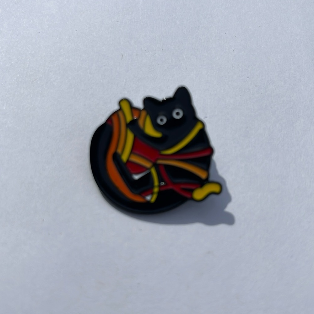 2/$14 cat ball of yarn cat lover brooch‎ lapel pin backpack pin hat pin gift